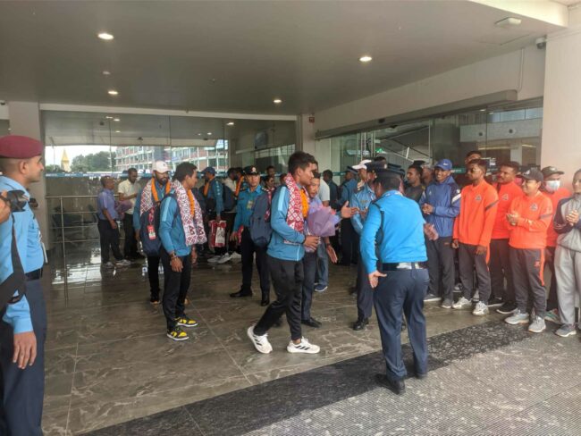 एसिया कप खेलेर स्वदेश फर्कियो नेपाली क्रिकेट टोलीः बाजागाजासहित भव्य स्वागत