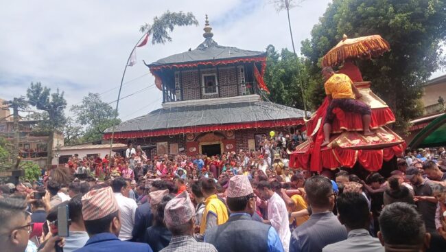 राष्ट्रपतिद्वारा भगवती मन्दिरको दर्शन र रथयात्रा अवलोकन