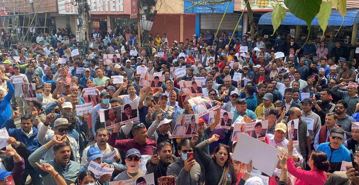 पोखरामा रास्वपाको प्रदर्शन, रवि लामिछानेको पक्षमा नाराबाजी