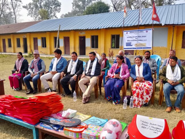 महाकवि देवकोटा क्याम्पसद्वारा शैक्षिक, खेलकुद तथा विविध सामाग्री वितरण