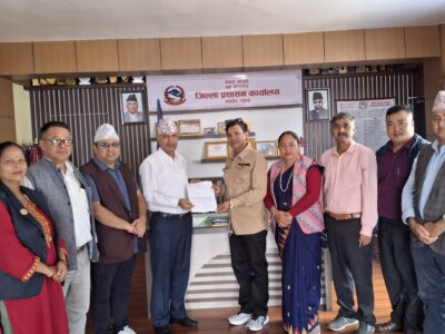 भोटेकोशी बाढीपीडितका लागि एमाले बगनासकाली गाउँ कमिटीद्वारा करिब एक लाख सहयोग