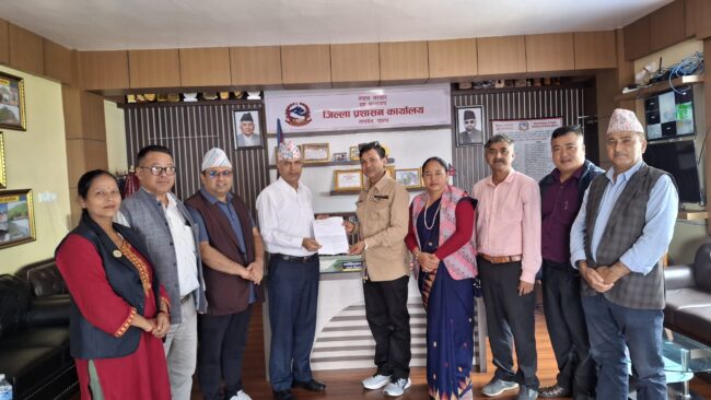 भोटेकोशी बाढीपीडितका लागि एमाले बगनासकाली गाउँ कमिटीद्वारा करिब एक लाख सहयोग
