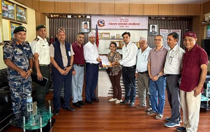 भोटेकोशी बाढी : रोटरी क्लब पाल्पा लुम्बिनीद्वारा ५५ हजार सहयोग